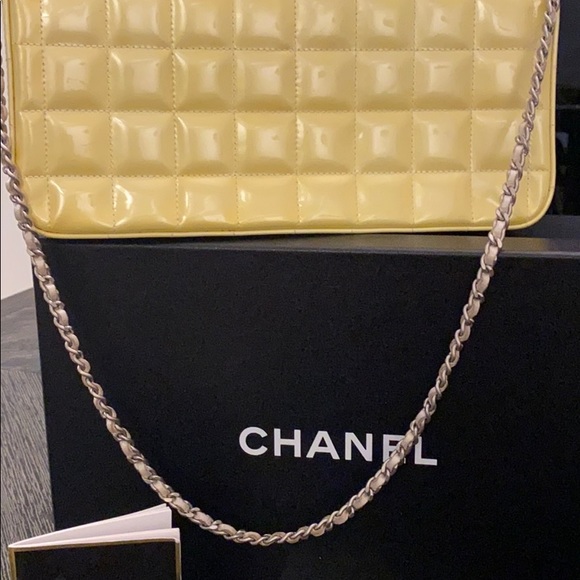 Authentic CHANEL East West Chocolate Bar Lambskin - Picture 5 of 9